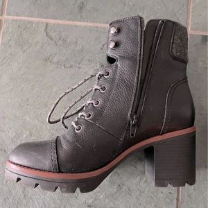 Naturalizer booties size 7